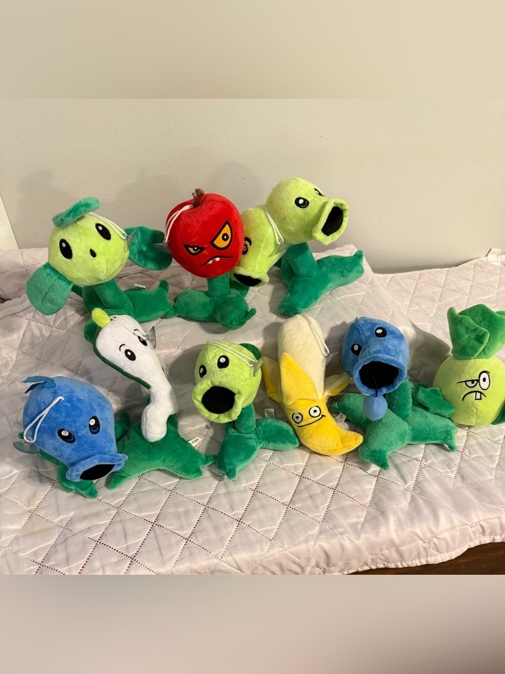 Plants Vs Zombies Plush Stuffed Animal 7" Hanger
Suction cup  lot of 9